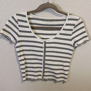 American Eagle Button Cropped Baby Tee